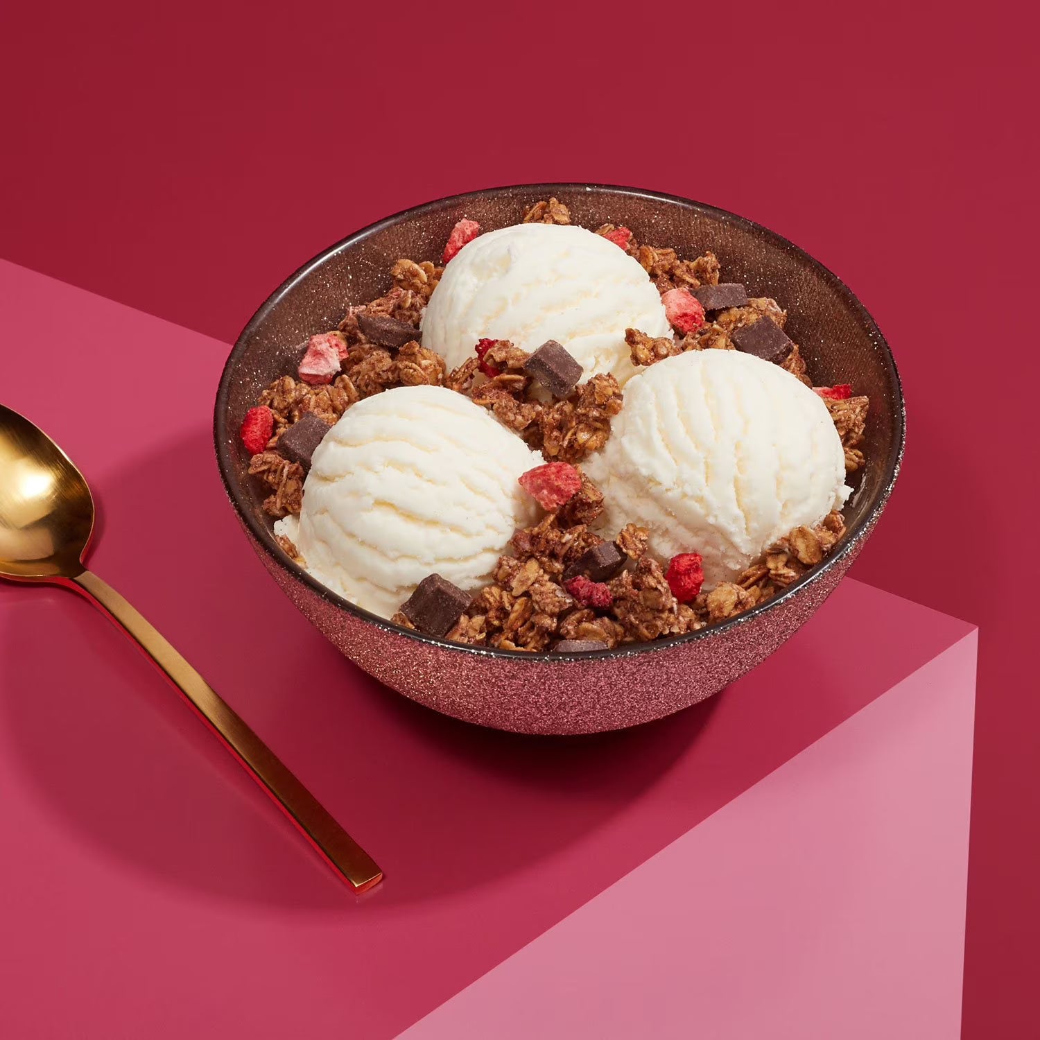 네이처스 패스 러브 크런치 유기농 다크 초콜릿 & 레드 베리 그래놀라 32oz – 진한 다크 초콜릿과 상큼한 베리의 조화로 풍부한 맛을 즐기는 유기농 그래놀라